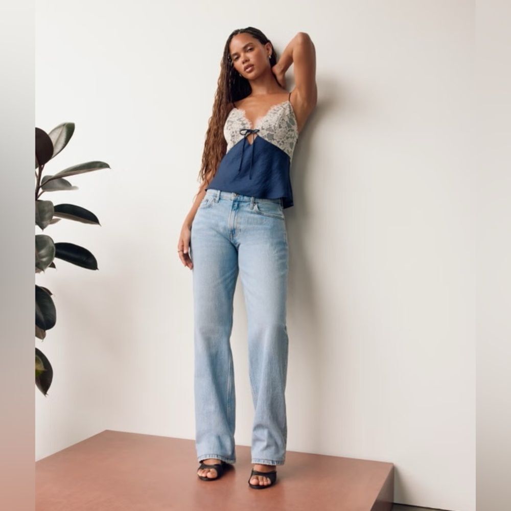 Abercrombie & Fitch Curve Love Low Rise Baggy Jean - Light Wash | Size 26